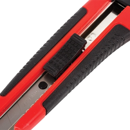Нож канцелярский 18 мм BRAUBERG Universal 3 лезвия в комплекте, автофиксатор, черно-красный