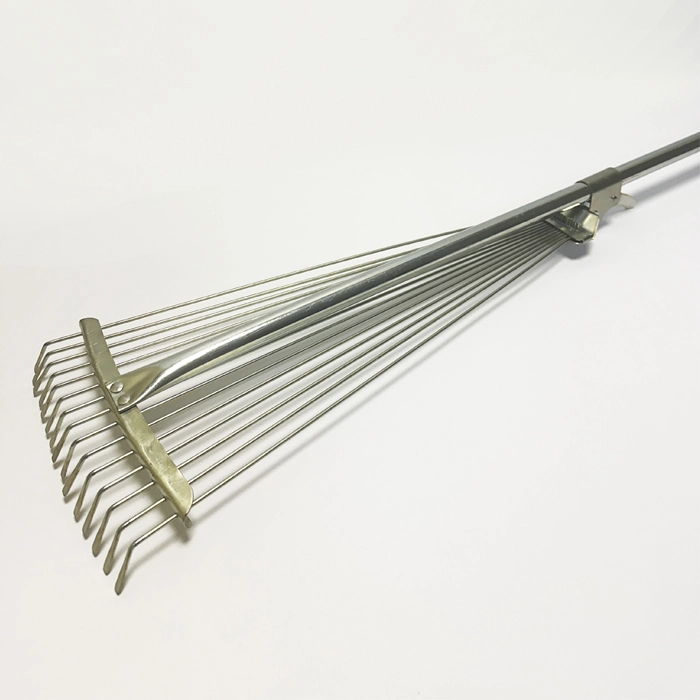 Грабли веерные раздвижные Умничка с металлическим черенком